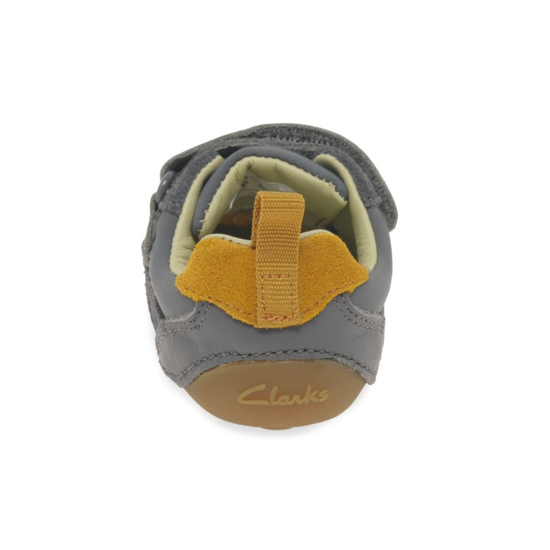 Clarks baby deals shoes size 2.5