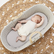 Load image into Gallery viewer, The Little Green Sheep Organic Moses Basket Linen Sheets | Dove
