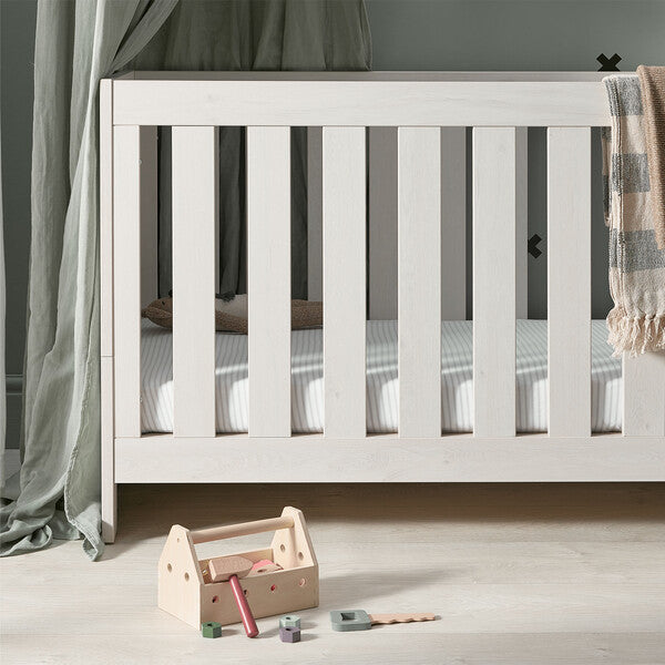 Silver Cross Alnmouth Cot Bed Bard Detail Lifestyle Shot