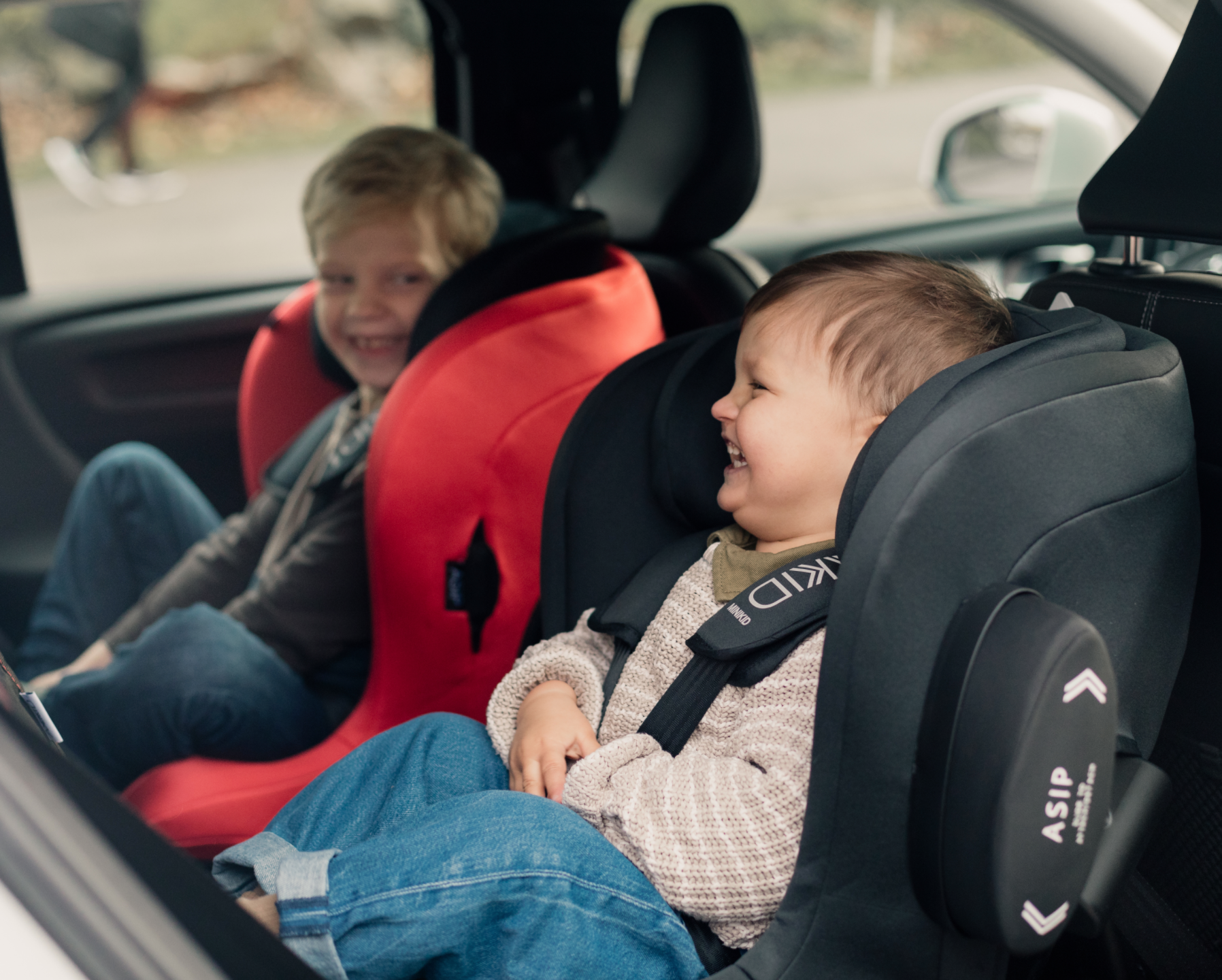 Axkid Minikid 2 (2022/2023) Rear Facing Car Seat - Granite Melange Premium