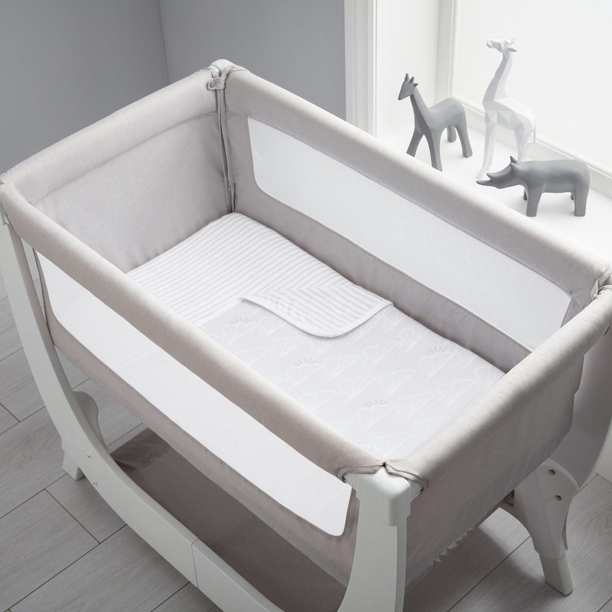 Shnuggle Air Bedside Crib Bedding Set - Grey